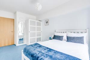 Central London Cosy Apartment with Parking