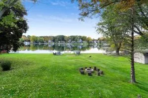The Lake House on Powers - Grassy Frontage - Lakeside Deck - Rec Room with Pool Table - Fire Pit - Powers Lake