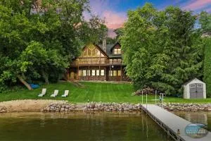 Waterfront Hand-Crafted Log Cabin - Sandy Beach - Dock - 5200 Sq Ft - Stone Fireplace - Views - 德拉文