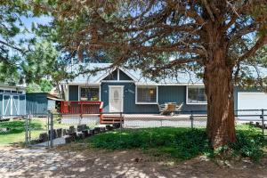 Woodland Escape - Quiet Area, Walk to Hiking Trails & Park!