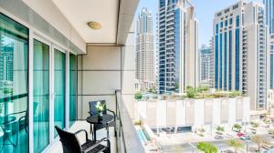 Spacious 2 Bedroom Downtown Suite