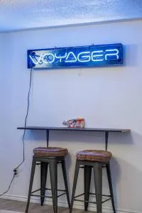 Voyager's Hub- Calgary InnerCity 3BD 4Bed Sleeps 8 - Chestermere