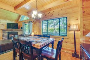 Sevierville Cabin with Hot Tub 5 Mi to Pigeon Forge