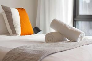 Stunning brand new apartment, pool, wifi, Secure