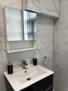 Blissful Snug Haven in Desborough