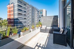 Stylish Green Point Apartment
