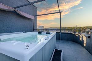 Apartments in Kaunas city centre with Jacuzzi bath
