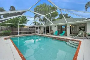 Walk to Vanderbilt Beach From Our Naples Park Home - خليج بيليكان