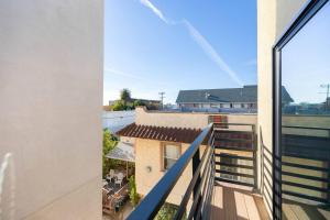 Luxe Townhouse Near Downtown LA