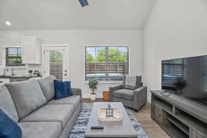 Eagles Hub - Hot Tub 5 Min to Main