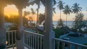 Beachfront Unit with Stunning Sunsets and Starlink Internet ! - Las Terrenas