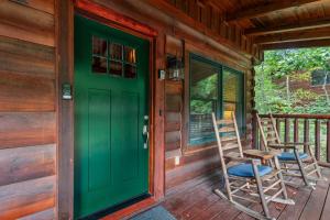Elegant & Cozy Cabin Near Pigeon Forge
