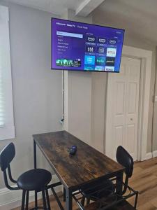 Brickhaven Studio, 1880s Detached Kitchen turned Studio!