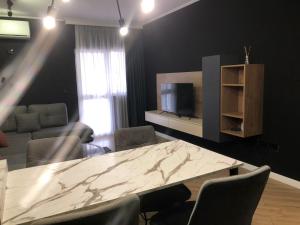 Tirent Apartment - Komuna e Parisit, Central 1