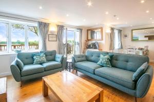 Coot Cottage - holiday house with fantastic lake views