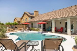 Cave Creek Classy 4 bedrooms, Heated pool, pool table