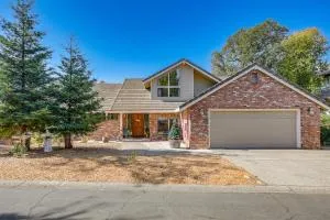 5 Mi to Lake Natoma Home with Deck in Orangevale! - Orangevale