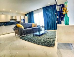 Luxurious 3 Bedroomed Penthouse