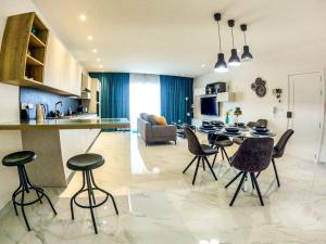Luxurious 3 Bedroomed Penthouse