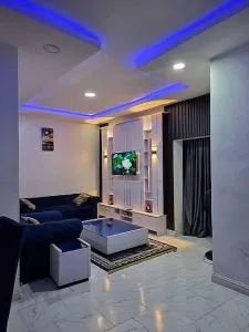 JKA 1-BEDROOM-Apart 24HRS POWER Unlimited WIFI , GARDEN PATIO AREA ,FREE DAILY HOUSEKEEPING - Age Mowo