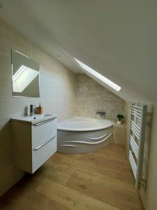 Maisons de vacances Gite La taniere : Maison 4 Chambres