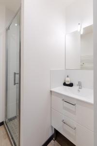 Maisons de vacances M2 SWEET HOMES Angouleme I Secteur Gare SNCF I Maison 1 Chambre exterieur prive au calme - Animaux acceptes : photos des chambres