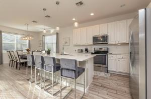 Fantastic 5 BD Pool Near Disney Resort Perks