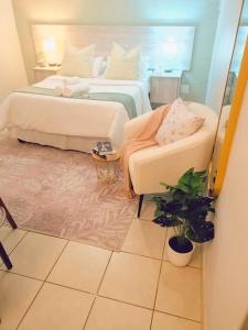 Sea Breeze Manor - Aqua Unit