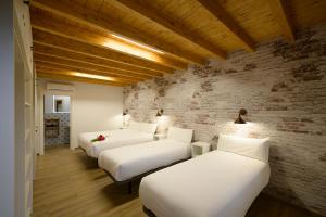 Piscina climatizada y cubierta 365 dias en Casa Rural con Encanto El Puentuco una de las casas mas valoradas de Cantabria