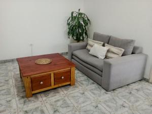 CASA PATRIA, con cochera, patio, parrilla