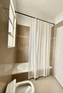 Elegante y amplio departamento