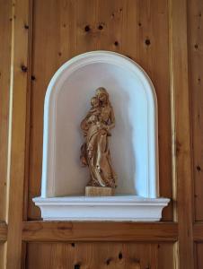 Spacious Room in Tyrolean Flat