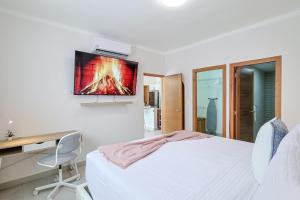 Cozy, Centric 1BR Condo, Pool