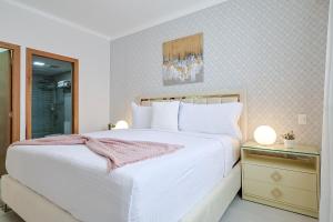 Cozy, Centric 1BR Condo, Pool