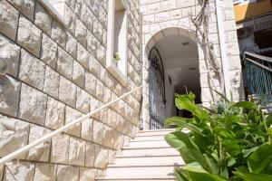 Apartments and Rooms Hope