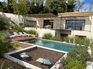 Villa paisible entre Avignon et Nimes avec piscine chauffée sur demande