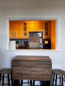 Sunny Top Floor Hideaway