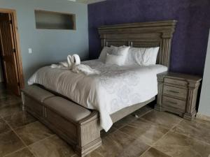 Luxury Penthouse, large furnished balcony, C30709