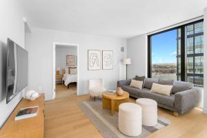 Modern Stylish 2BR 2BA Apartment in Hudson Yard