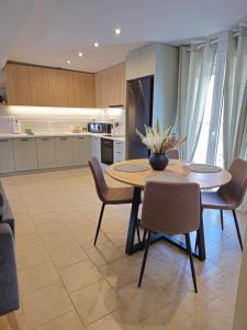 Tranquil 2BR Penthouse Petralona