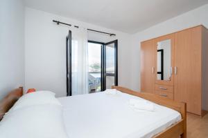 Apartments with parking space Pag - 15765