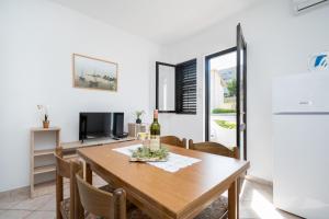 Apartments with parking space Pag - 15765