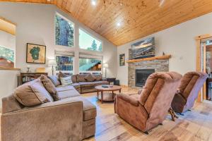 Kings Beach Retreat, Hot Tub, Walk to Beach