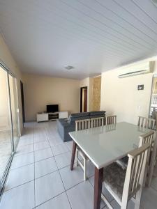 Casa Costa Serena - 1 suíte e 2 quartos passos do mar