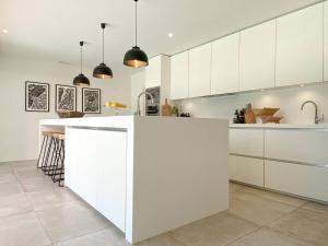 Villa dException avec Piscine et Jardin Proche Plages et Lac à Hossegor - FR-1-791-5