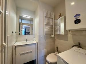 Appartements Charmant studio au centre du Mont-Dore, bien equipe, max 2 pers - FR-1-608-273 : photos des chambres