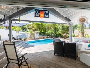 Villa darchitecte avec piscine chauffée et borne de recharge, parfaite pour des vacances en famille - FR-1-791-4