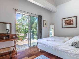 Villa darchitecte avec piscine chauffée et borne de recharge, parfaite pour des vacances en famille - FR-1-791-4