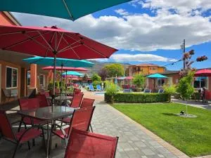 Sahara Courtyard Inn & Suites Osoyoos - أوماك
