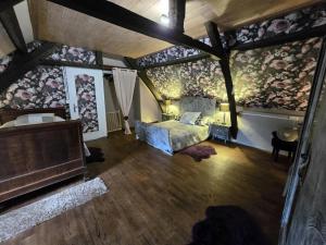 Maisons de vacances Maison familiale avec grand jardin, proche de Sarlat, cheminee, Wifi, animaux acceptes - FR-1-616-61 : photos des chambres